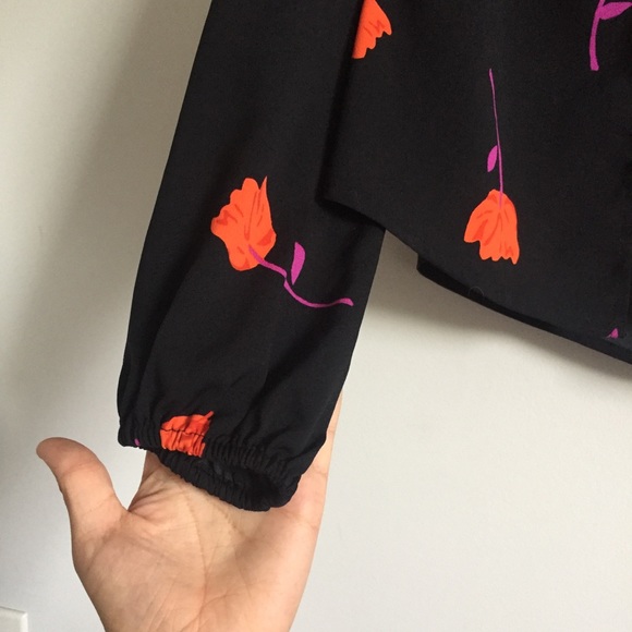 Floral front tie blouse - Picture 5 of 5